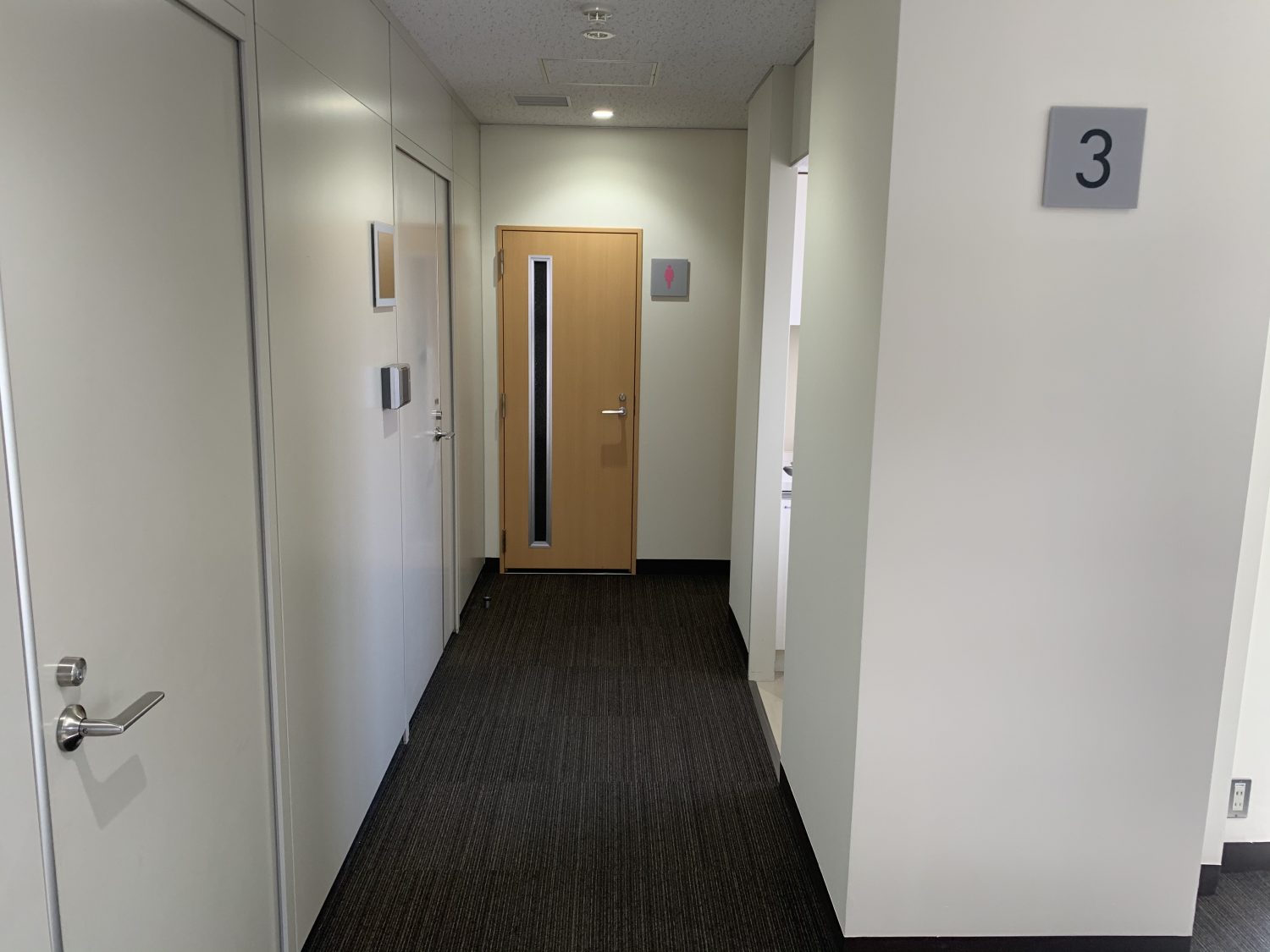 ビルの共用部分、内装を塗装しました！