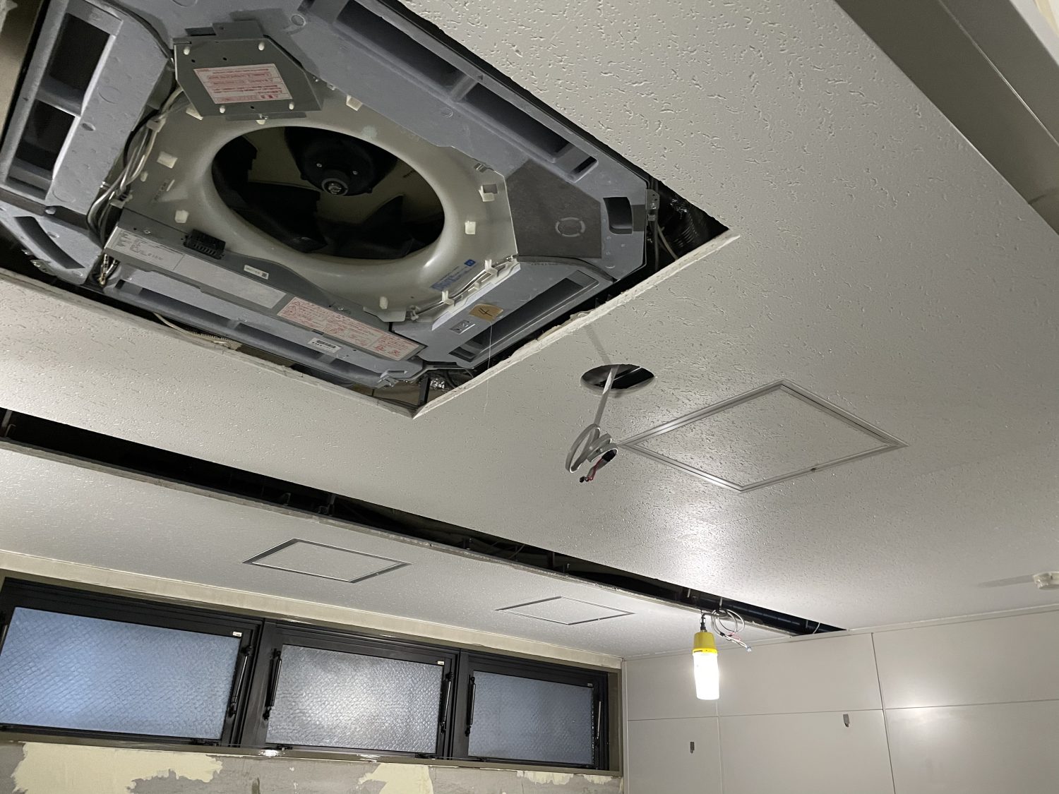 ビルの内装塗装をしました！